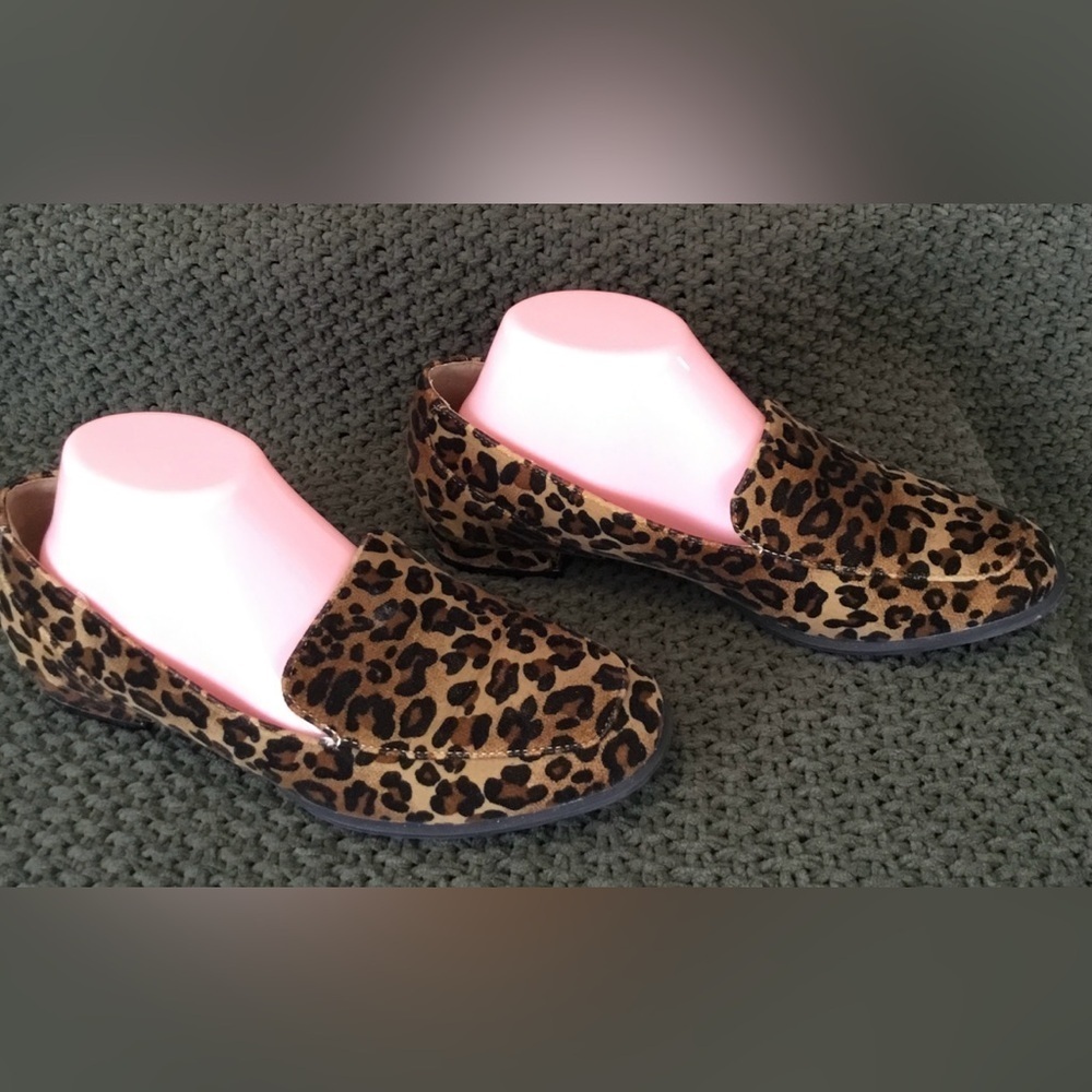 Bellini Women’s Haze Loafers Leopard Printed Velvet, Covered Block Heel; Size 8W